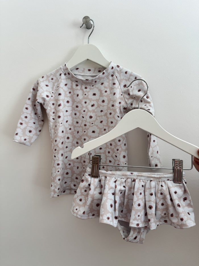 PRELOVED FLORAL SWIM TOP AND FRILL BOTTOMS 6-12 MONTHS