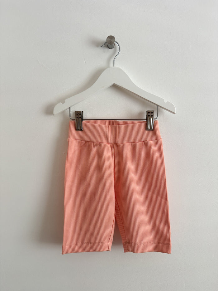 PRELOVED PEACH CYCLING SHORTS 4-5 YEARS