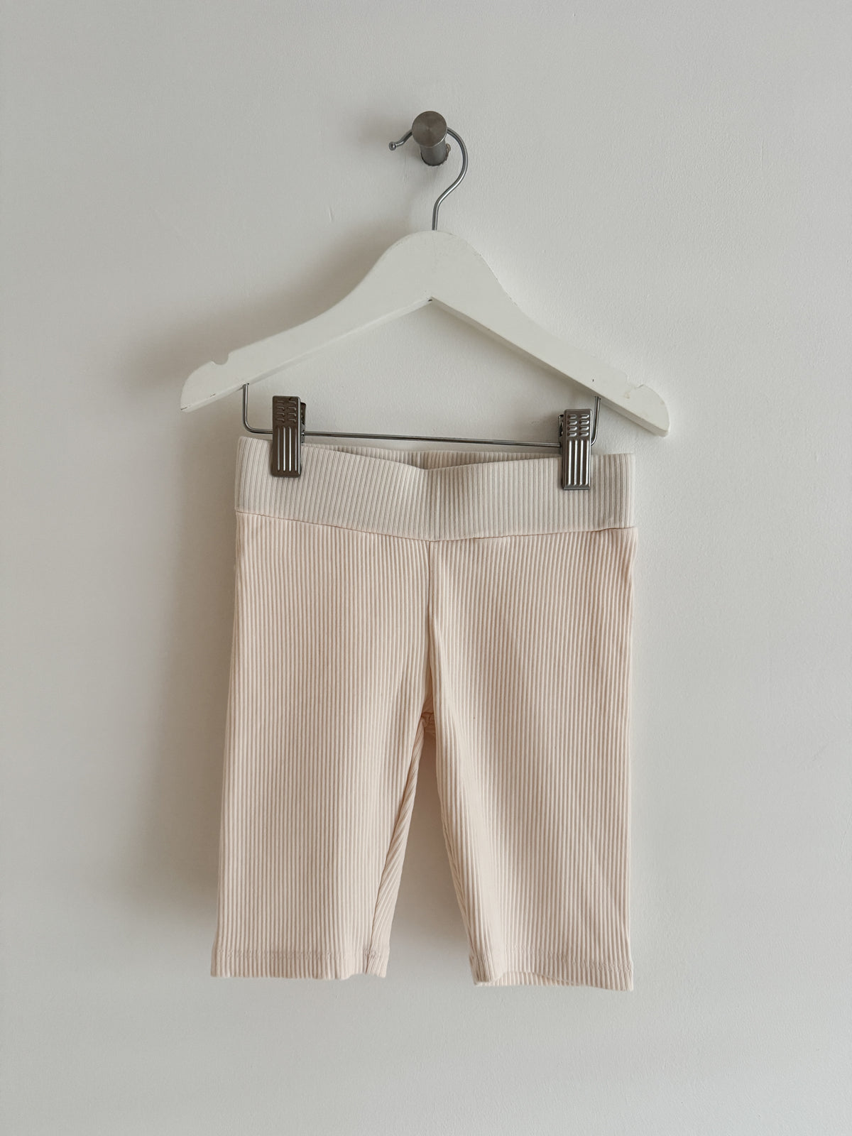 PRELOVED OATMEAL CYCLING SHORTS 4-5 YEAR