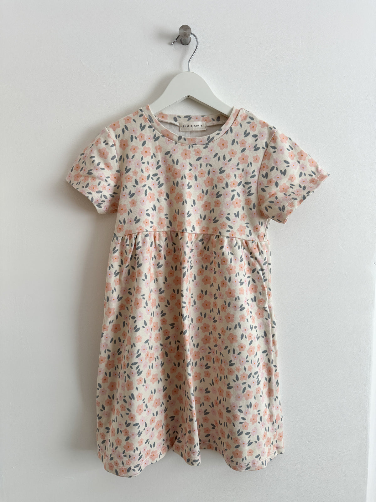 PRELOVED PEACHY FLORAL QUINNY 6-7 YEARS