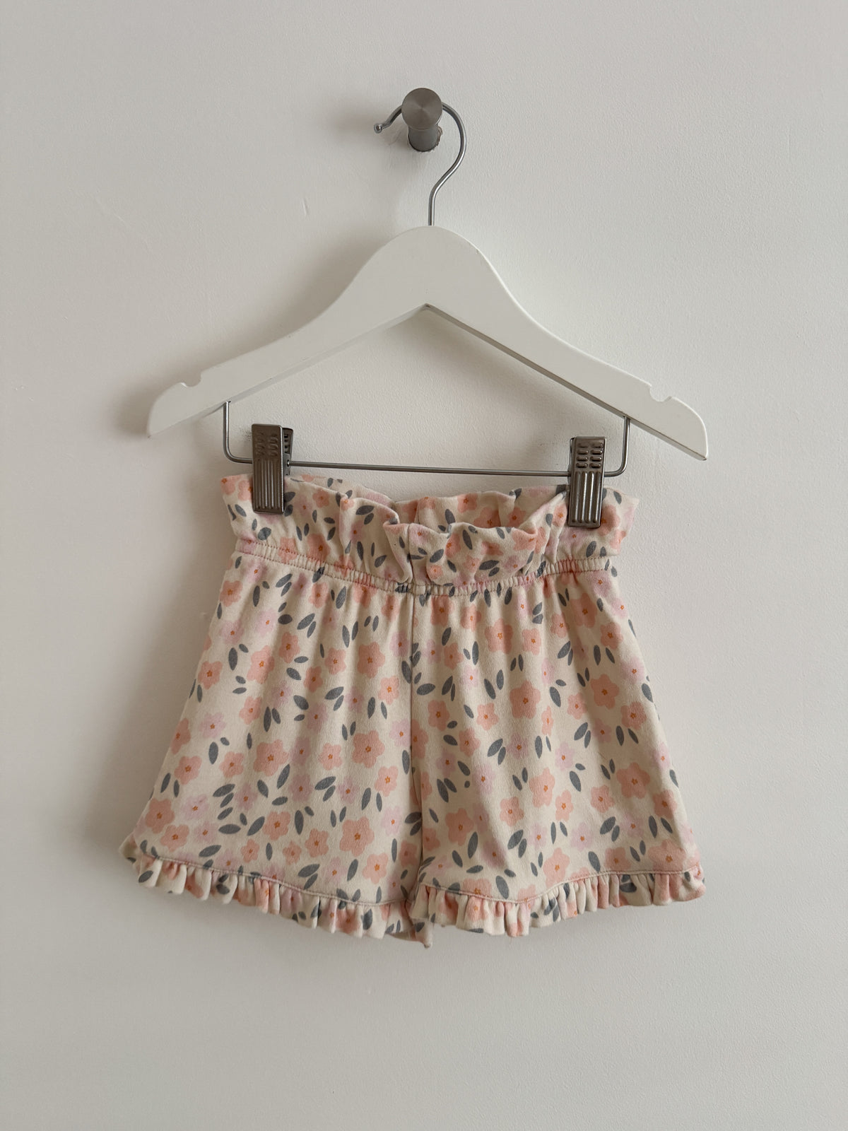 PRELOVED PEACHY FLORAL FRILL SHORTS 3-4 YEARS
