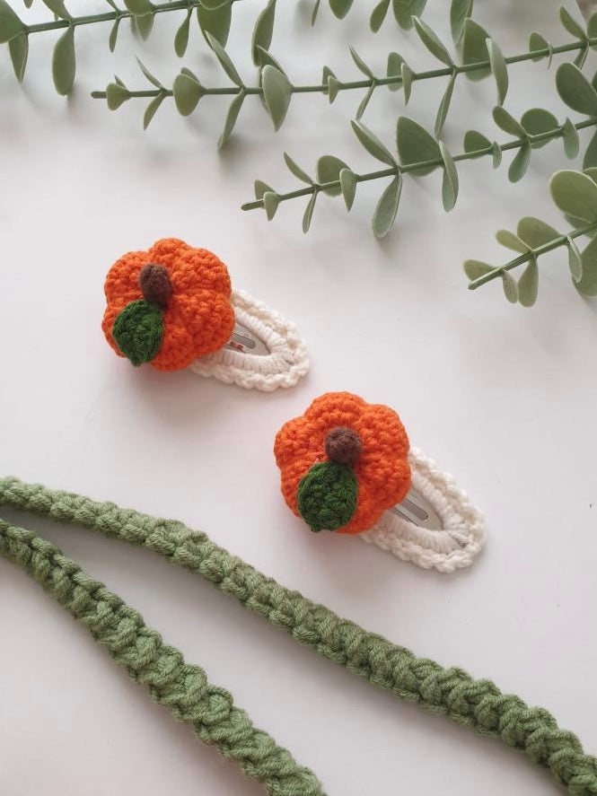 PUMPKIN CROCHET CLIP